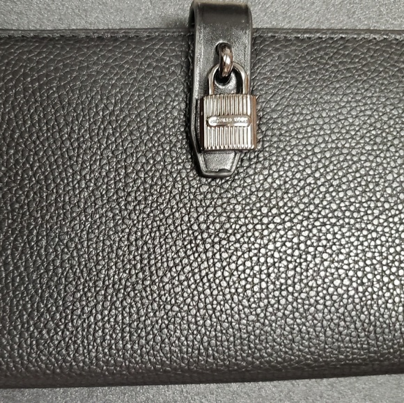 Michael Kors Ladies Wallet - Picture 2 of 8